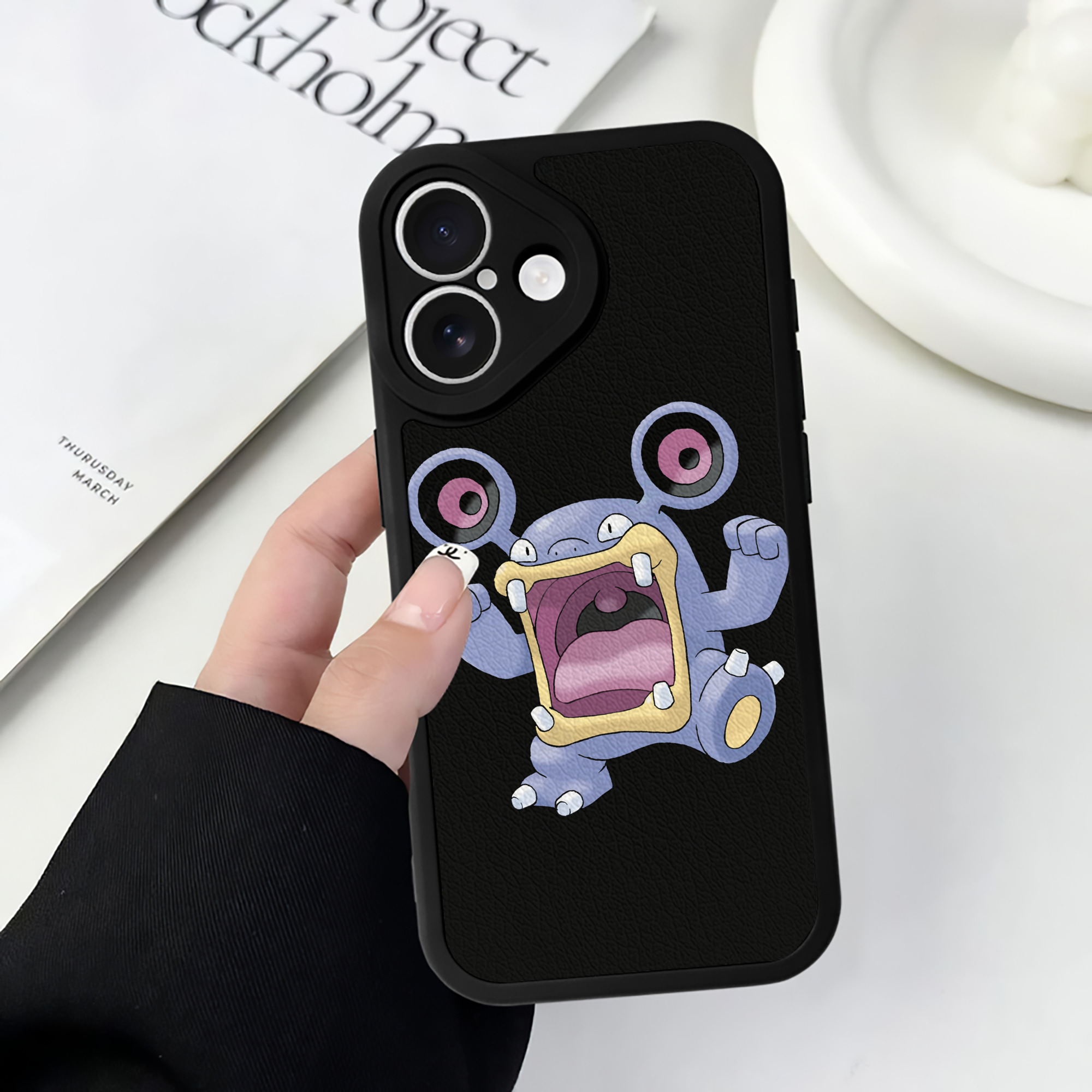 （画像用） ポケットモンスター Pokémon 【iPhone 16シリーズ対応】シリコンスマホケース（レザー調） 材質：シリコン